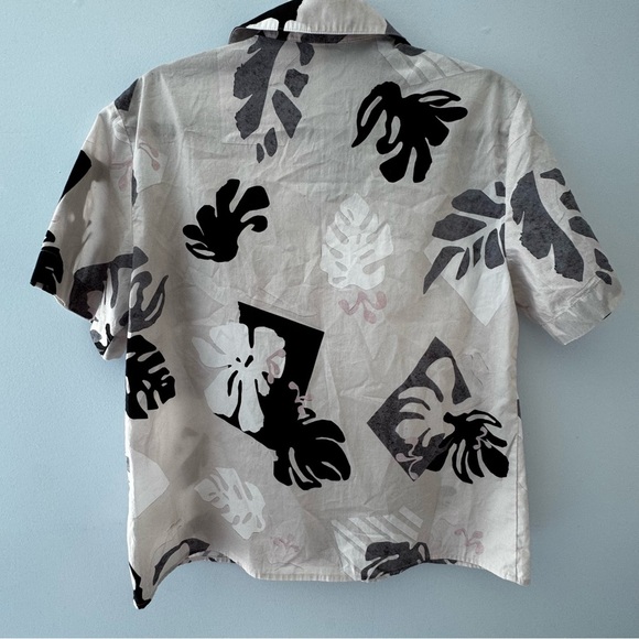 Aritzia The Group Babaton Abstract Leaf Print Button-Up short sleeve Shirt Small - Picture 2 of 6